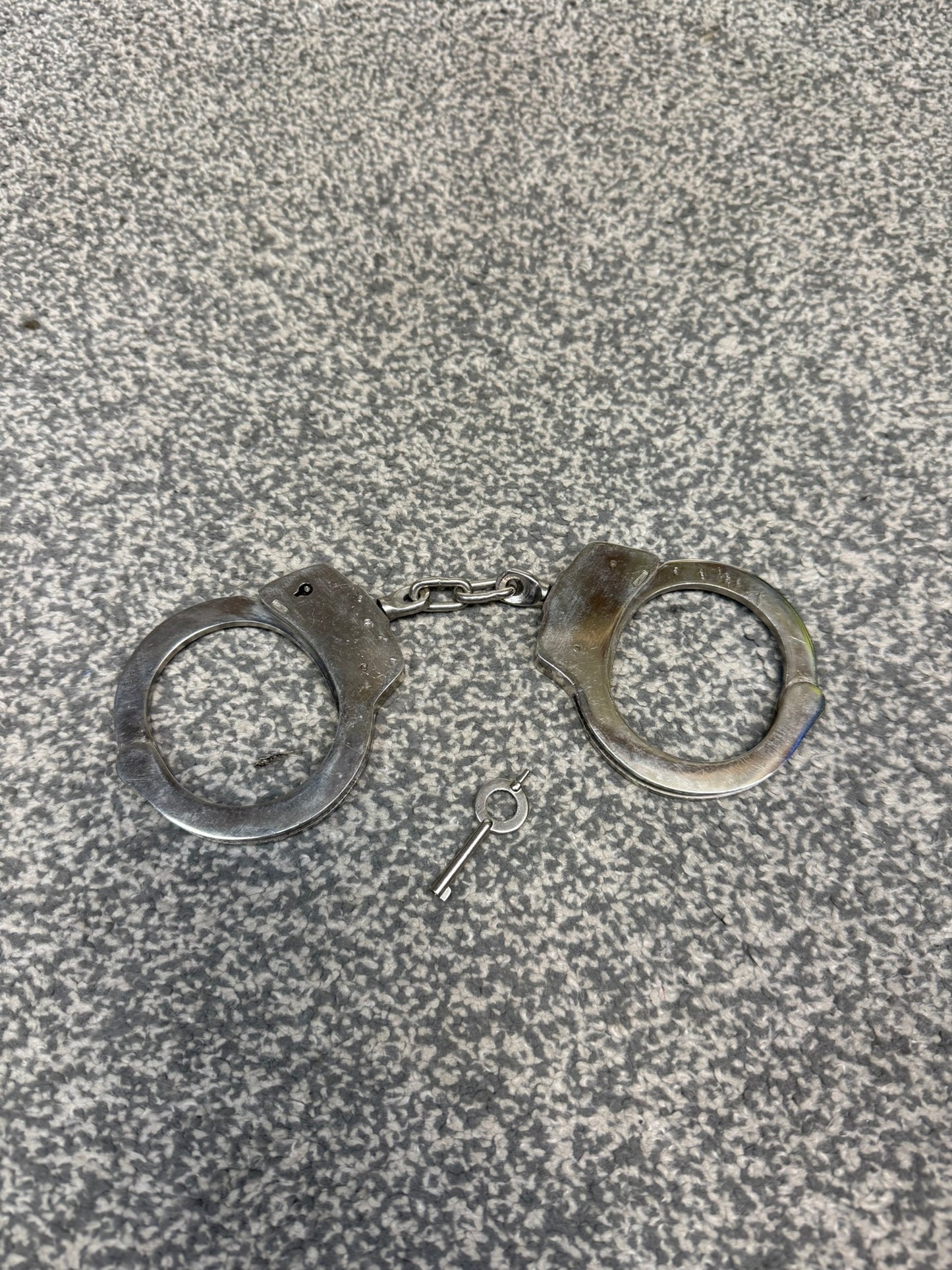 Ex Police Chain Cuffs Handcuffs With Key Security Collectible Memorabilia