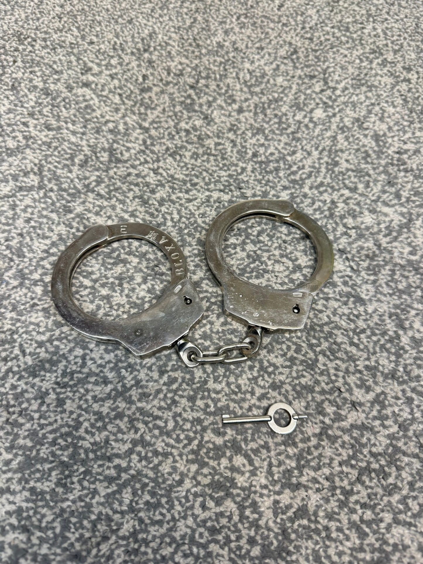 Ex Police Chain Cuffs Handcuffs With Key Security Collectible Memorabilia