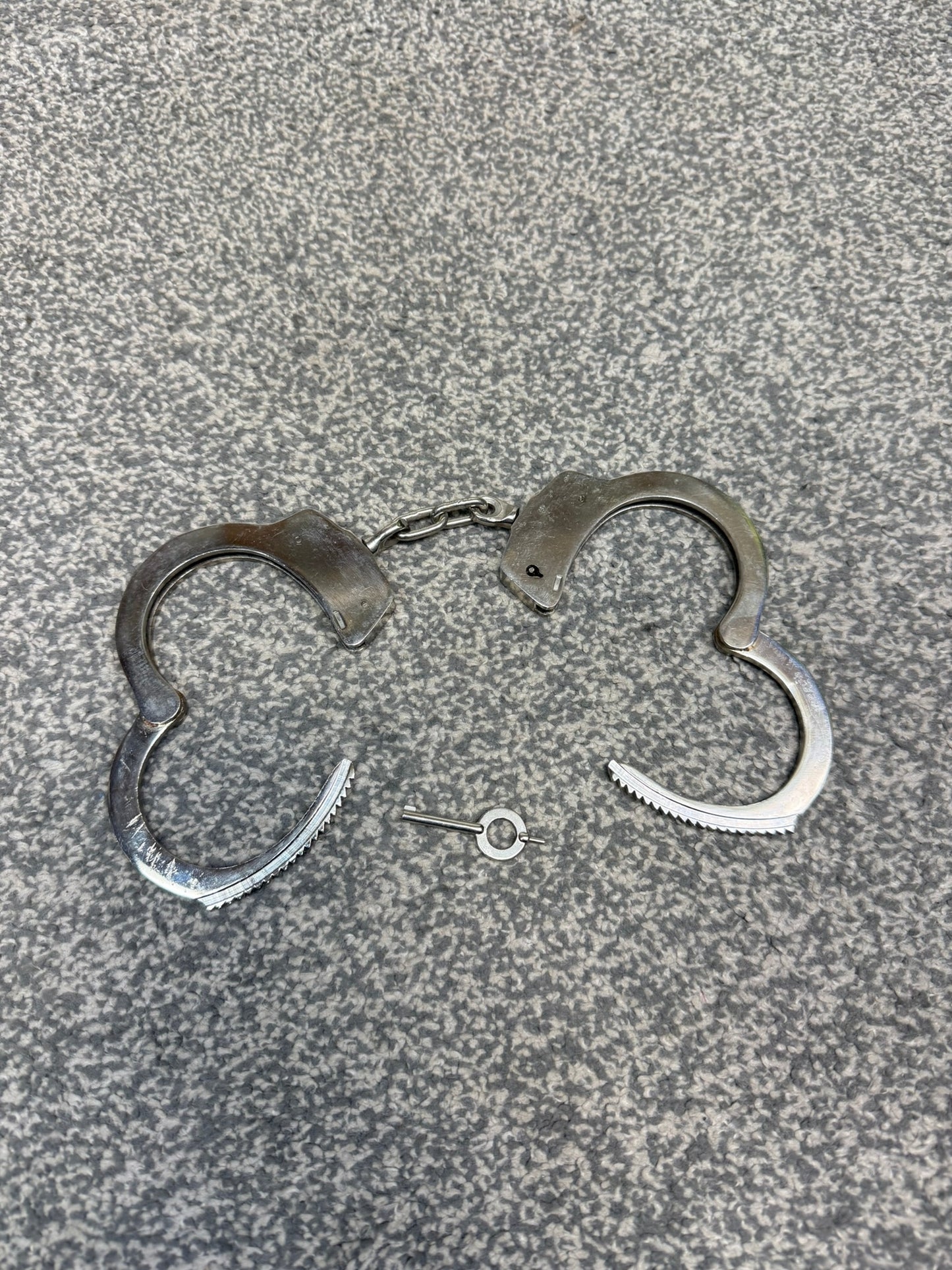 Ex Police Chain Cuffs Handcuffs With Key Security Collectible Memorabilia