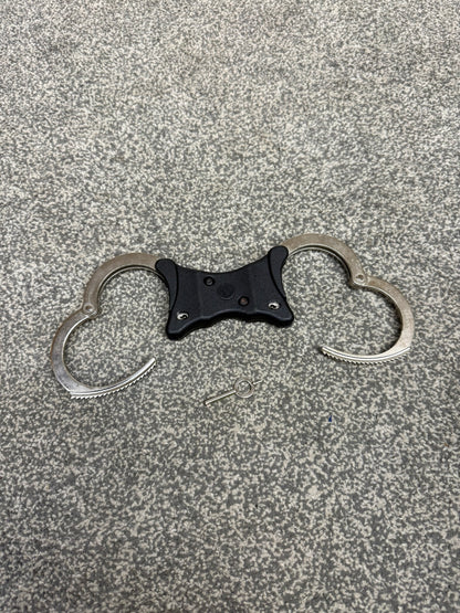 Ex Police Hiatt Handcuffs Genuine Rigid Cuffs With Key Security Collectable Memorabilia