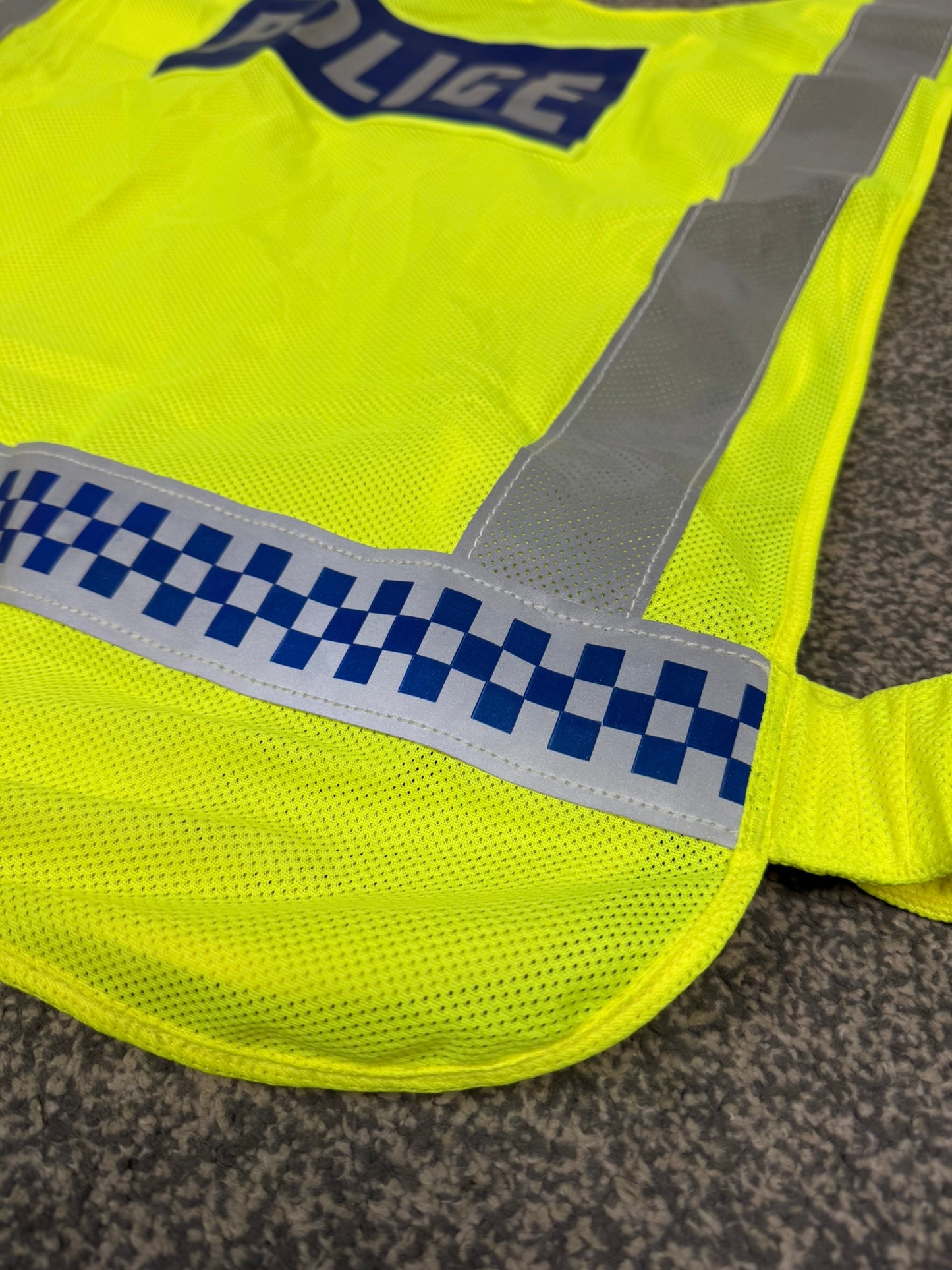 Ex Police Hi Vis Mesh Tabard Bib Vest BADGED TV Film Uniform Display