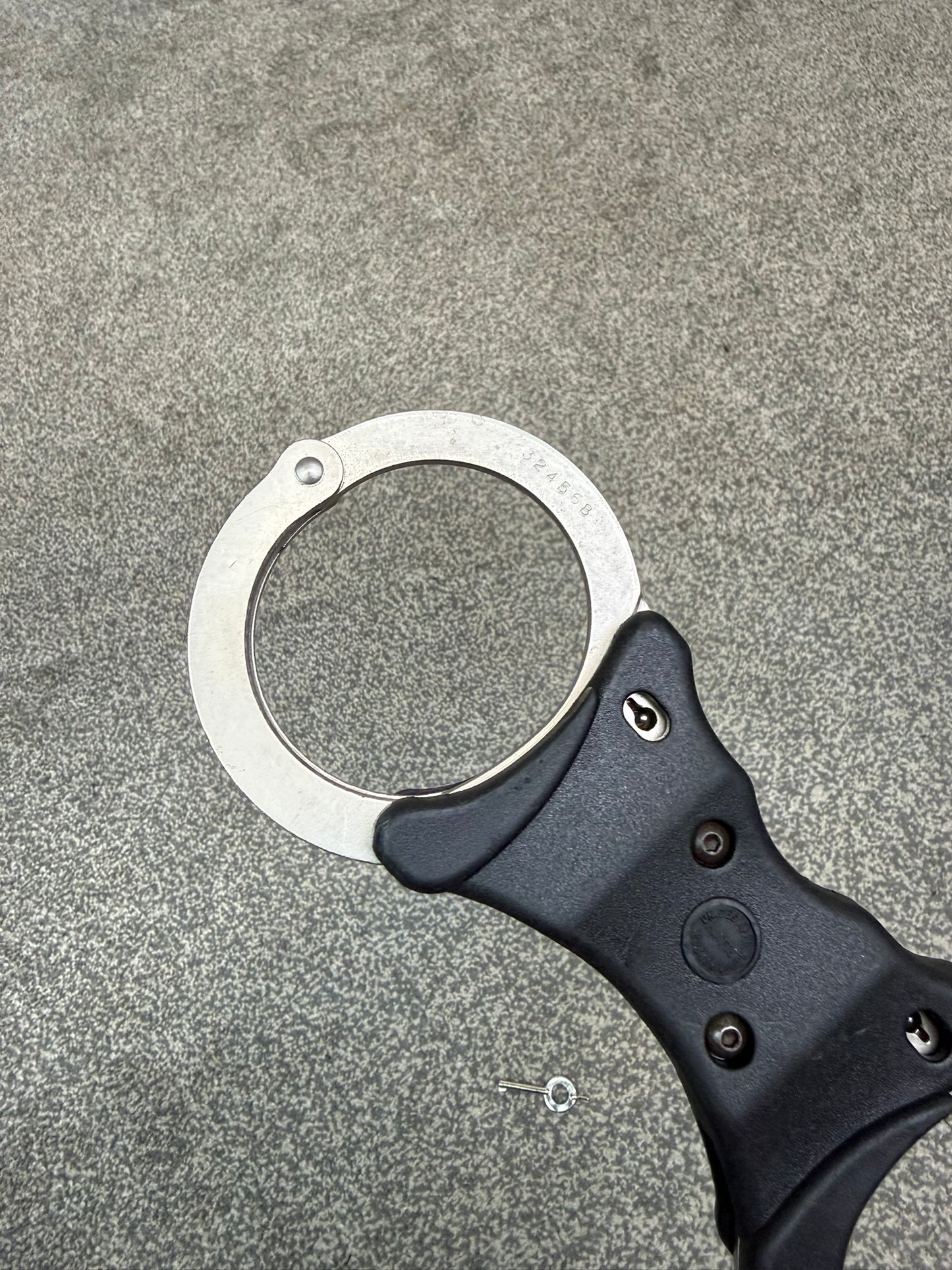 Ex Police Hiatt Handcuffs Rigid Cuffs With Key Security Collectable Memorabilia