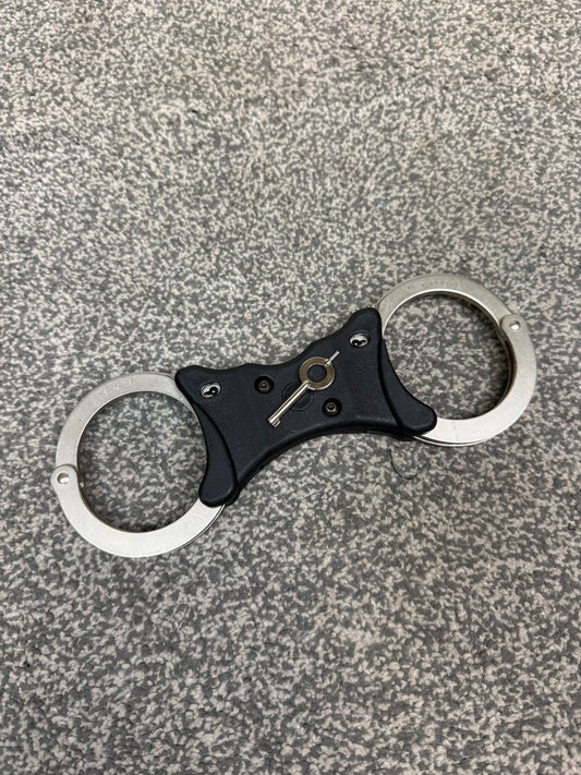 Ex Police Hiatt Handcuffs Rigid Cuffs With Key Security Collectable Memorabilia