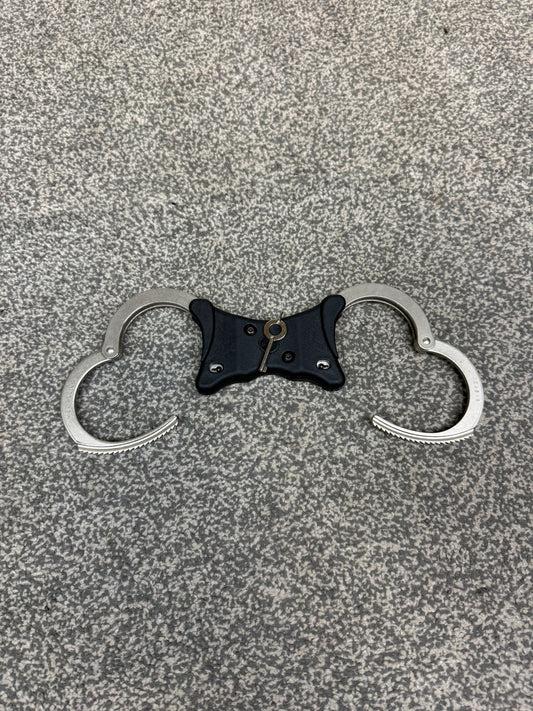 Ex Police Hiatt Handcuffs Rigid Cuffs With Key Security Collectable Memorabilia