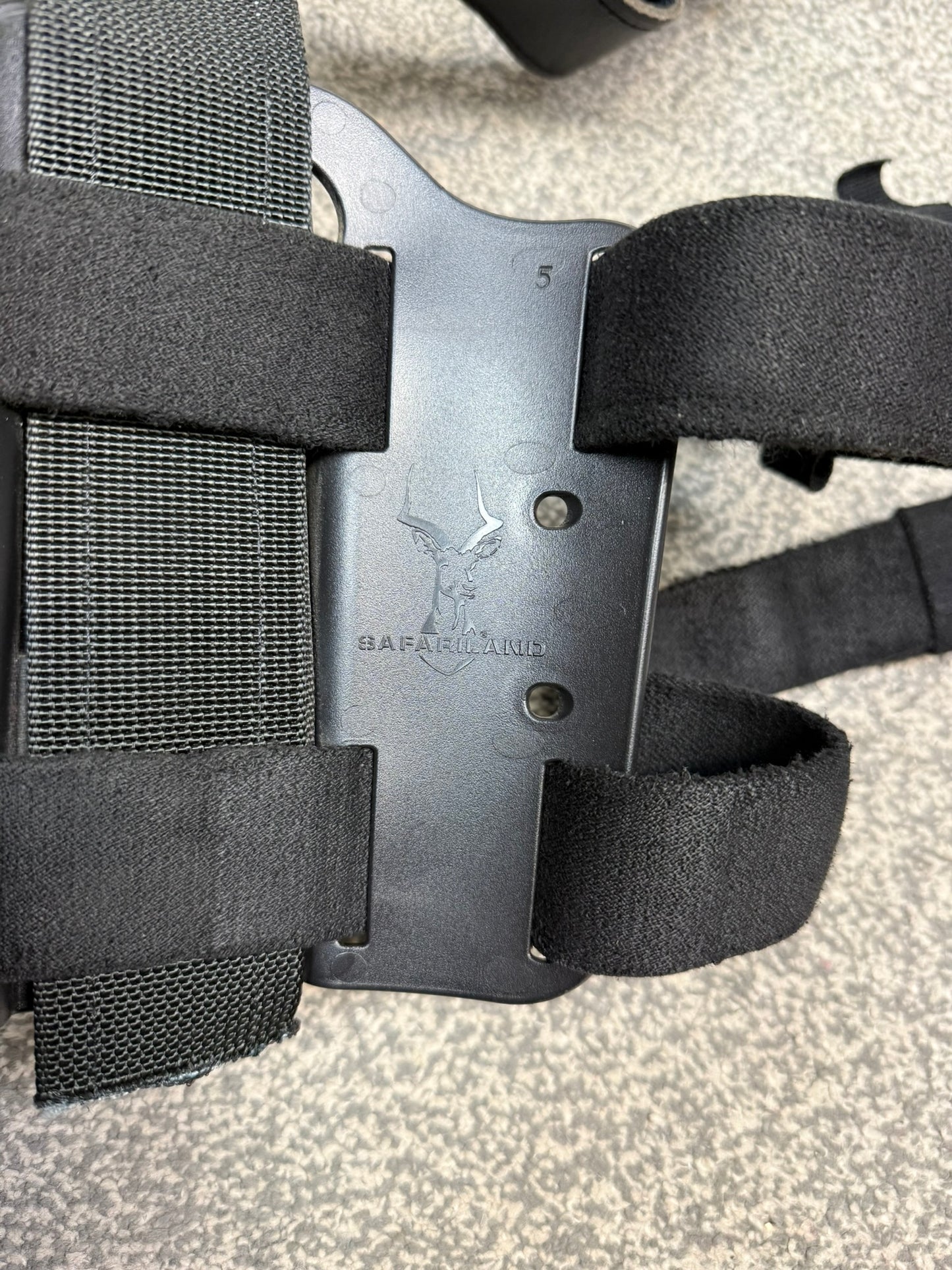 Safariland Drop Leg Holster 6004-837 Glock 17/22 With Leather Belt - Lrg