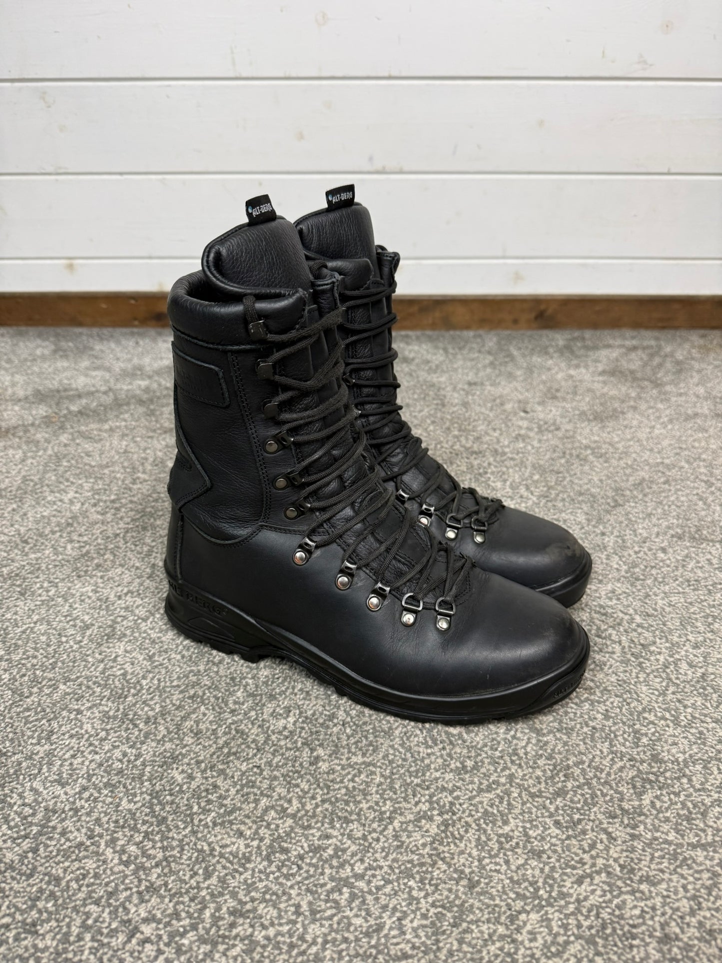 Altberg Field & Fell Original Leather Waterproof Combat Boots UK 9