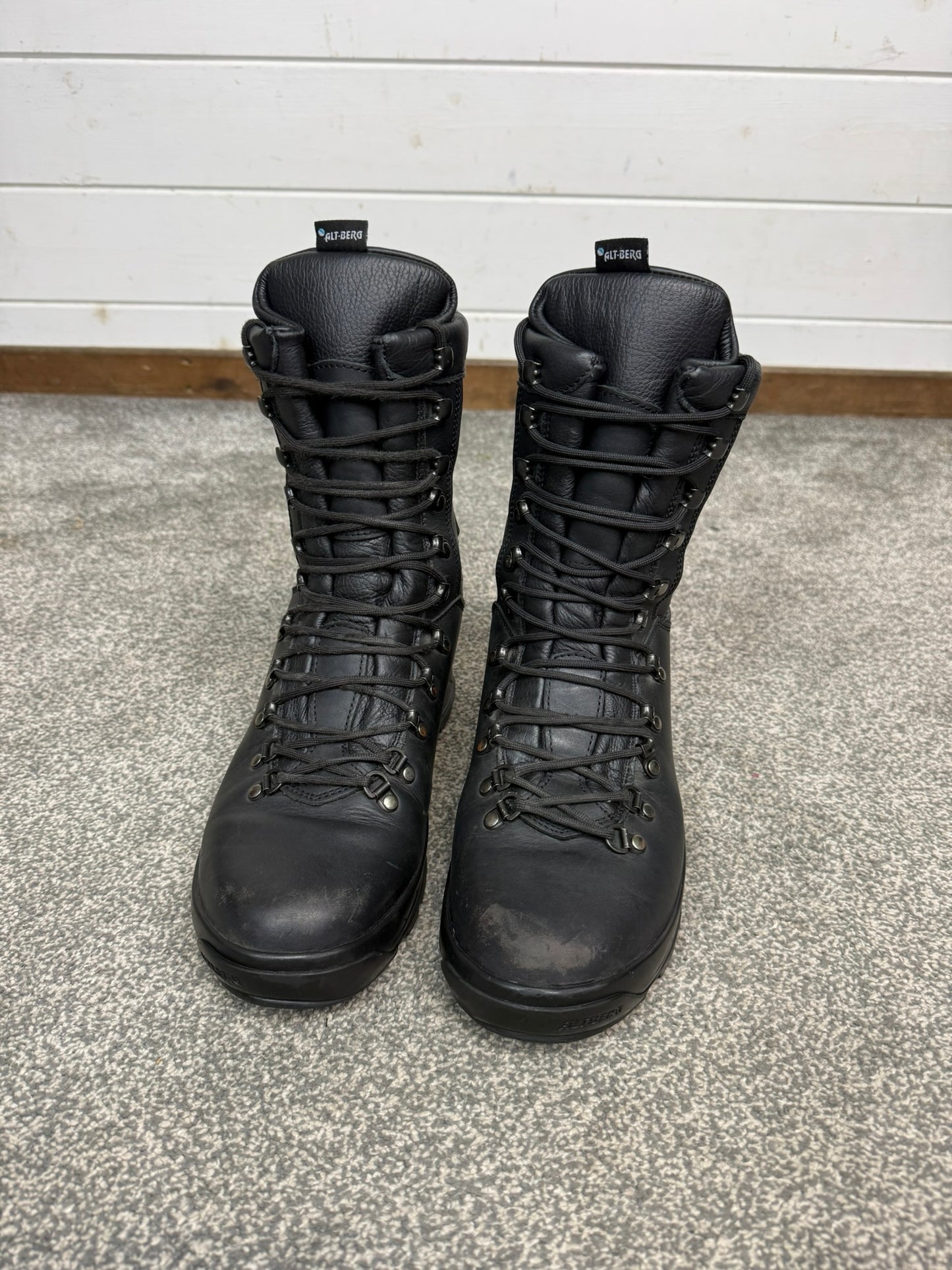 Altberg Field & Fell Original Leather Waterproof Combat Boots UK 9
