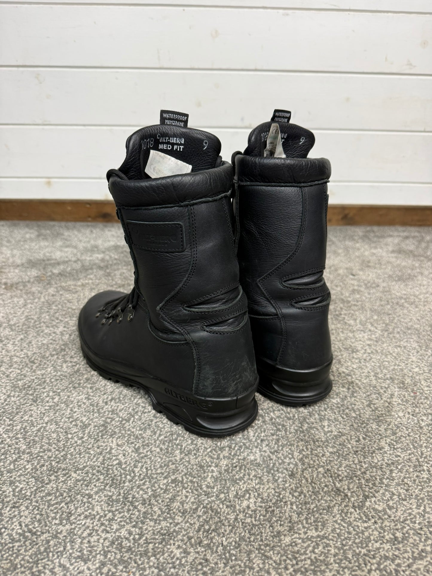 Altberg Field & Fell Original Leather Waterproof Combat Boots UK 9