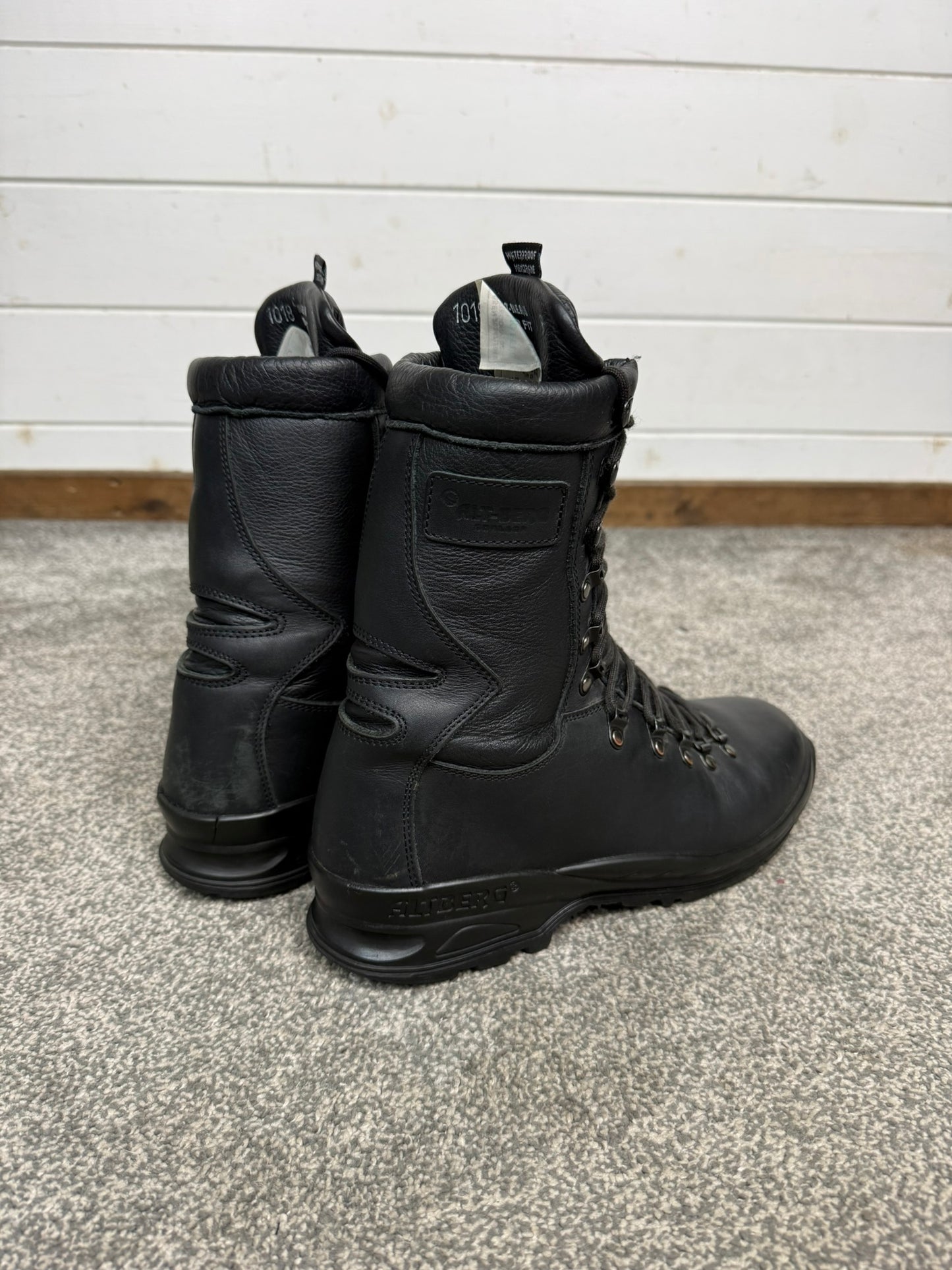 Altberg Field & Fell Original Leather Waterproof Combat Boots UK 9