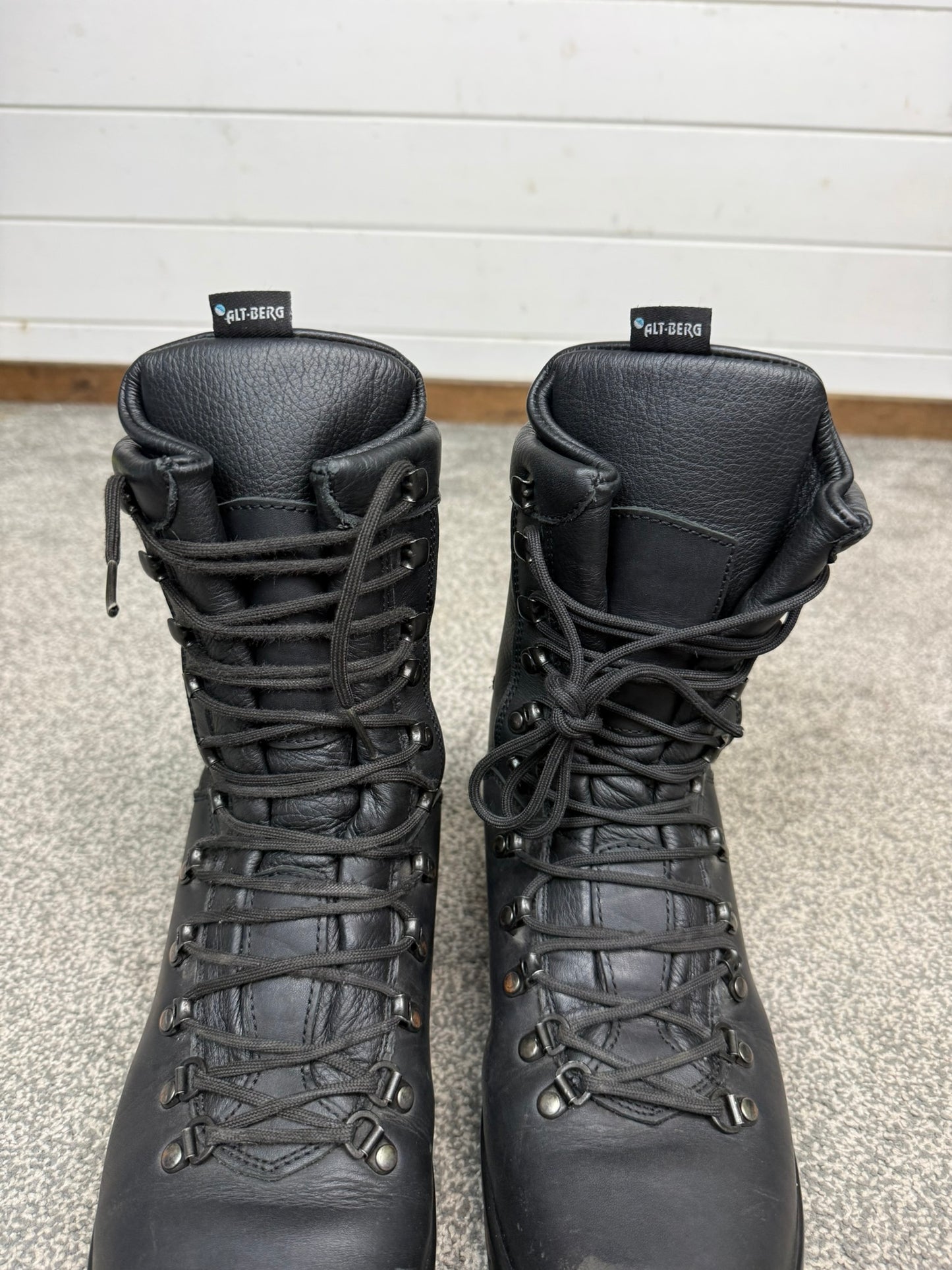 Altberg Field & Fell Original Leather Waterproof Combat Boots UK 9
