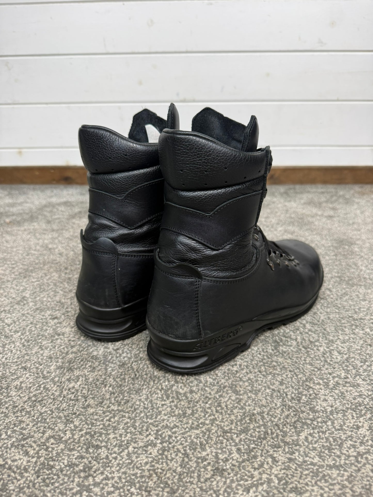 Altberg Peacekeeper P3 VS Black Leather Waterproof Combat Boots Size UK 10