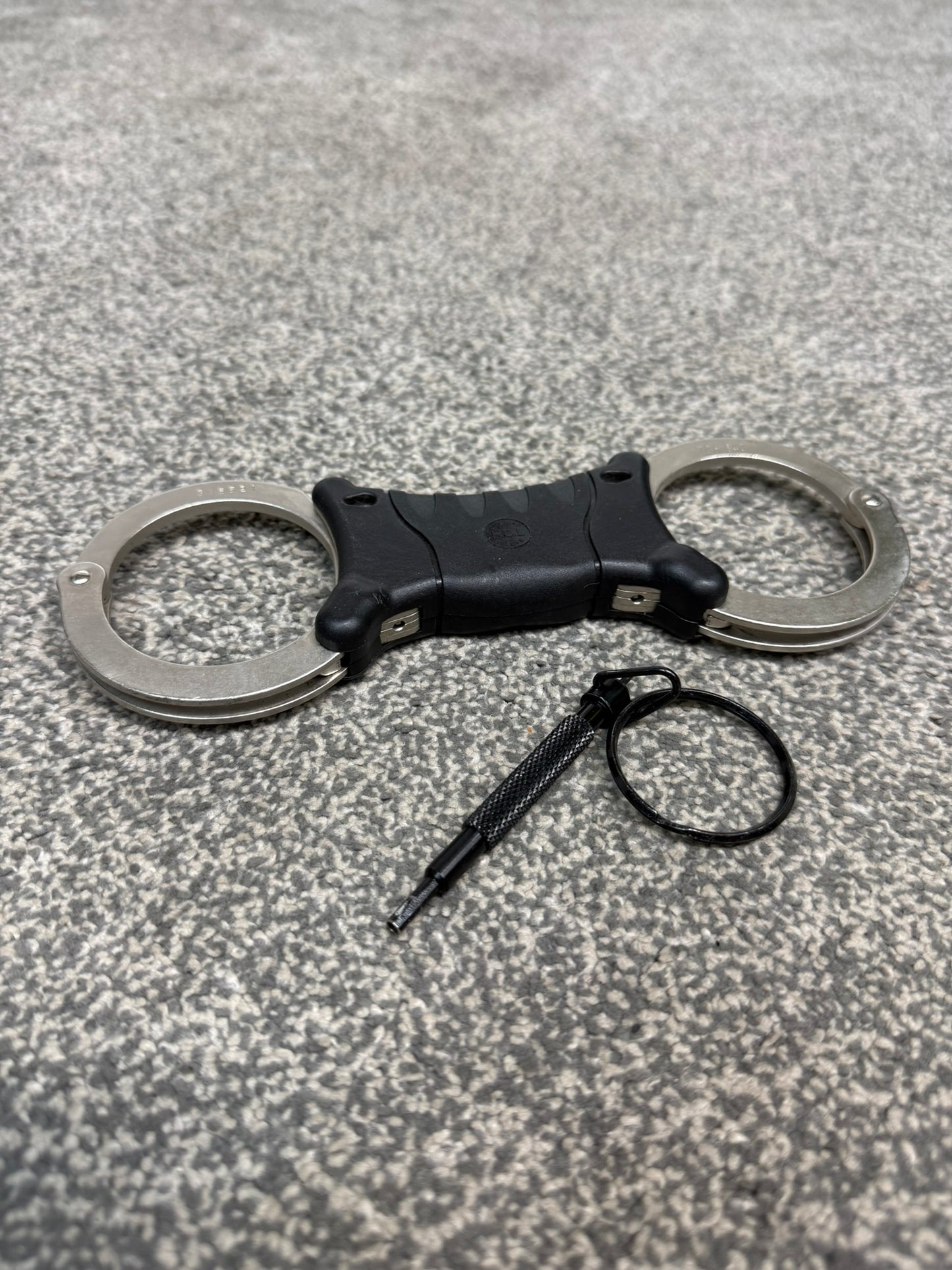 Ex Police TCH 840 Handcuffs Rigid Cuffs With Key & Serial Security Collector