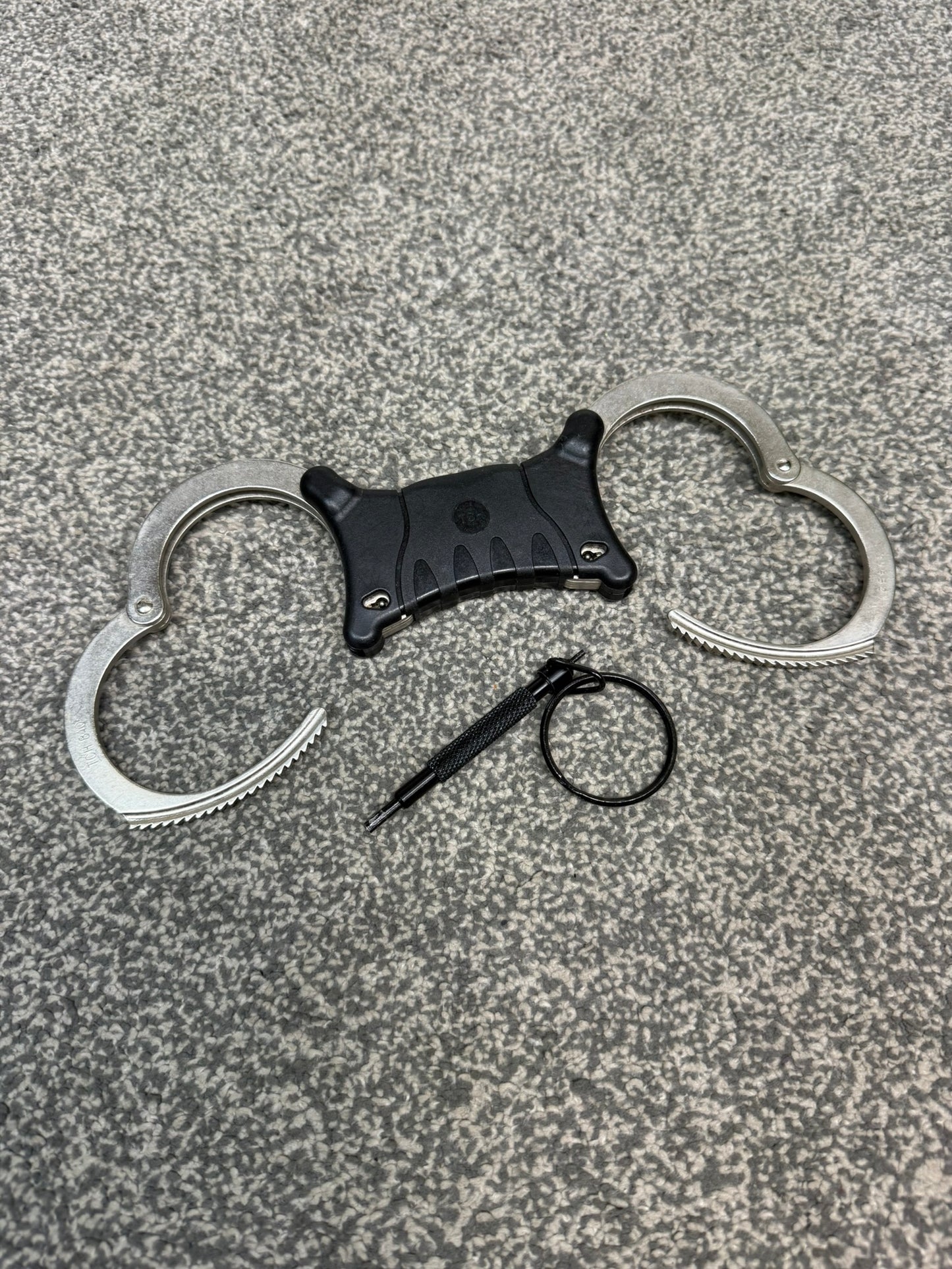 Ex Police TCH 840 Handcuffs Rigid Cuffs With Key & Serial Security Collector