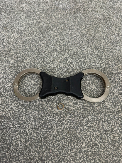 Ex Police Hiatt Handcuffs Genuine Rigid Cuffs With Key Security Collectable Memorabilia