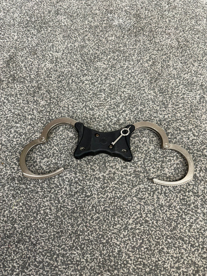Ex Police Hiatt Handcuffs Genuine Rigid Cuffs With Key Security Collectable Memorabilia